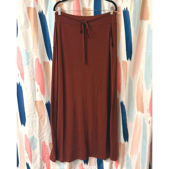 NWOT Zenana Outfitters Burgundy Brick Red Drawstring Maxi Skirt Size 1X - Picture 2 of 12